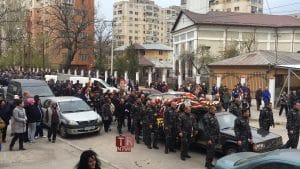 Polițista decedată vineri, înmormântată