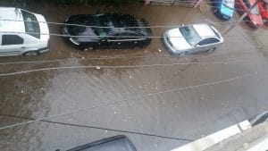 străzi inundate