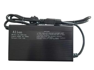 Întreținerea bateriei trotinetei electrice: rolul esențial al încărcătorului